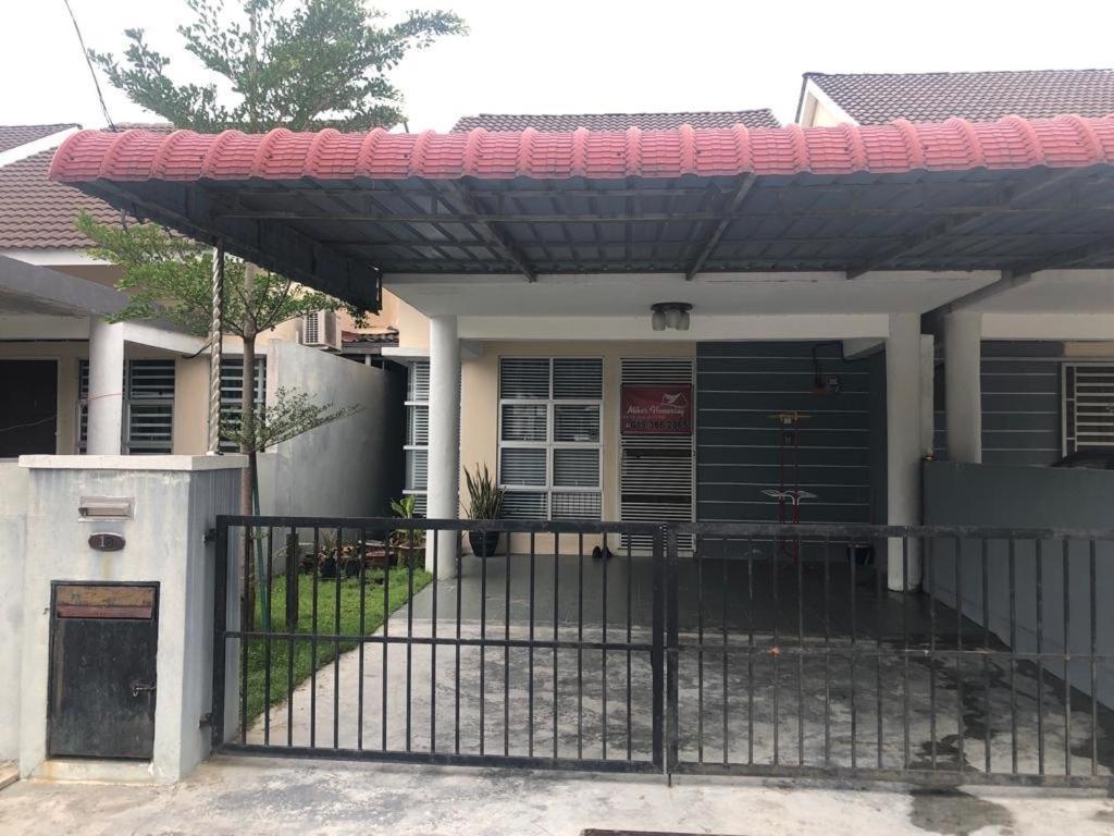 Miker Homestay Seri Iskandar Exteriér fotografie